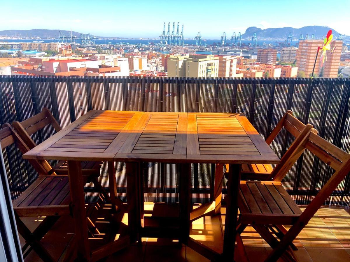 Piso Semicentrico Con Vistas A La Bahia De Algeciras Apartment Luaran gambar